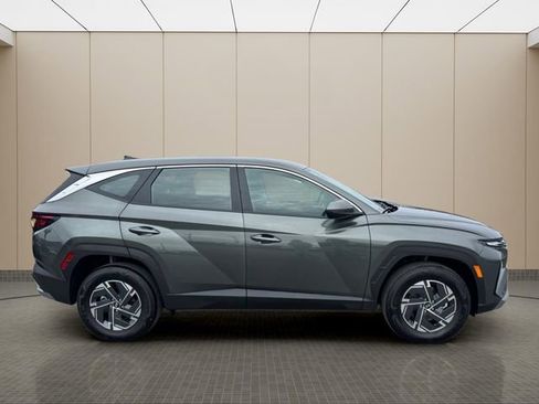 New 2026 Hyundai Tucson Blue SE image 11