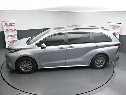 Used 2021 Toyota Sienna XLE w/ XLE Plus Package AWD/4WD image 27