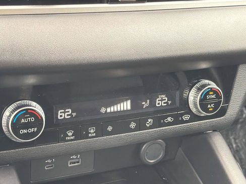 Used 2023 Mitsubishi Outlander ES image 15