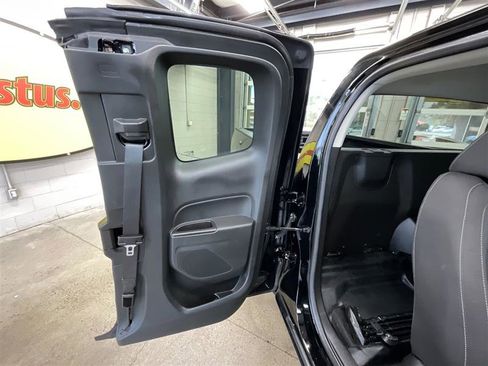 Used 2022 Chevrolet Colorado LT w/ Fleet Safety Package image 20