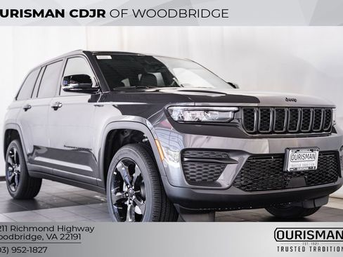 New 2025 Jeep Grand Cherokee Altitude image 1