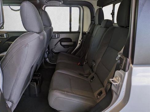 Used 2022 Jeep Gladiator Willys image 18