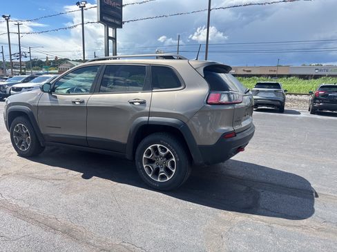 Used 2020 Jeep Cherokee Trailhawk w/ Comfort/Convenience Group AWD/4WD image 6