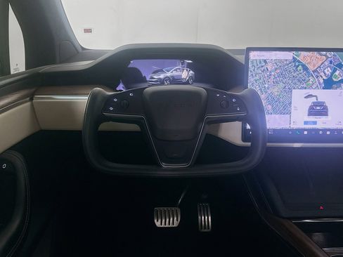 Used 2022 Tesla Model X image 16