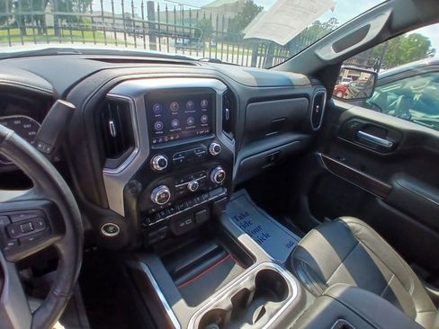Used 2019 GMC Sierra 1500 SLT image 18
