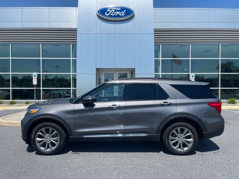 Used 2023 Ford Explorer XLT w/ Equipment Group 202A AWD/4WD image 1
