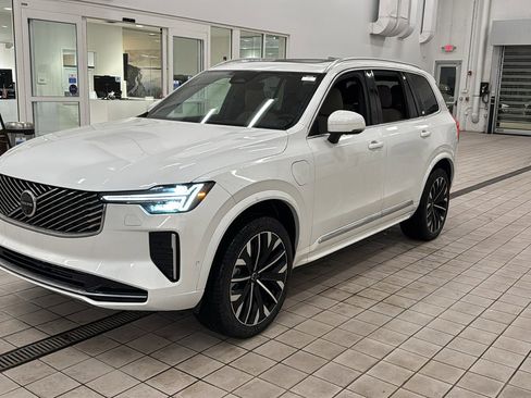 New 2026 Volvo XC90 T8 Plus w/ Protection Package Premier image 9