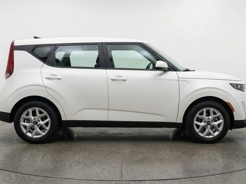 Used 2025 Kia Soul LX w/ LX Technology Package image 8