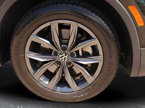 Used 2023 Volkswagen Tiguan SE FWD image 10