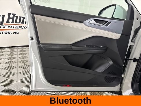 Used 2025 Volkswagen Taos SE w/ Panoramic Sunroof Package AWD/4WD image 9