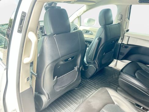 Used 2022 Chrysler Pacifica Touring-L FWD image 12