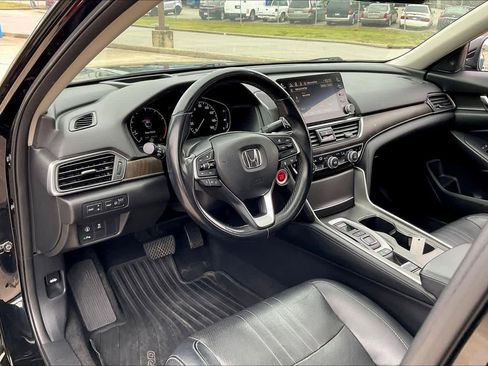Used 2018 Honda Accord Touring image 17