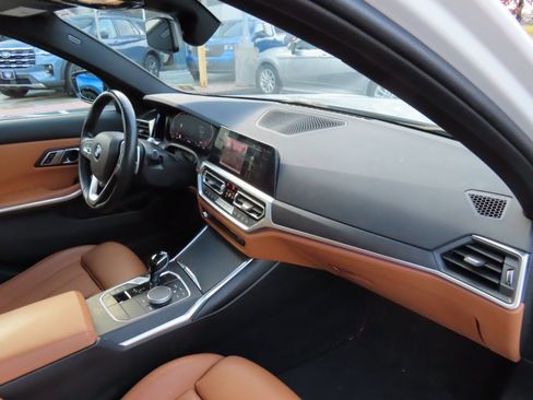 Used 2022 BMW 330i xDrive Sedan w/ Driving Assistance Package image 17