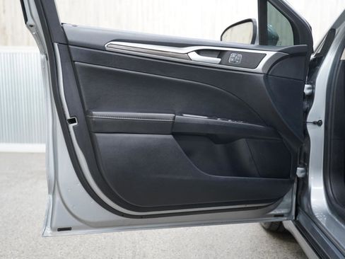 Used 2020 Ford Fusion SEL image 29