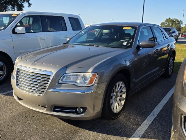 Used 2014 Chrysler 300 w/ Driver Convenience Group RWD image 14