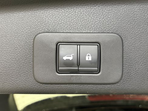 Certified 2025 Nissan Murano SL w/ Cargo Package AWD/4WD image 14