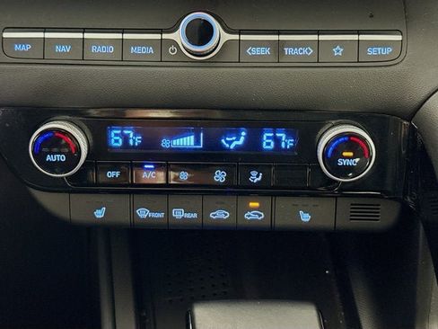 Used 2023 Hyundai Elantra Limited image 16