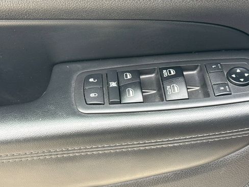 Used 2019 Jeep Grand Cherokee Limited AWD/4WD image 12