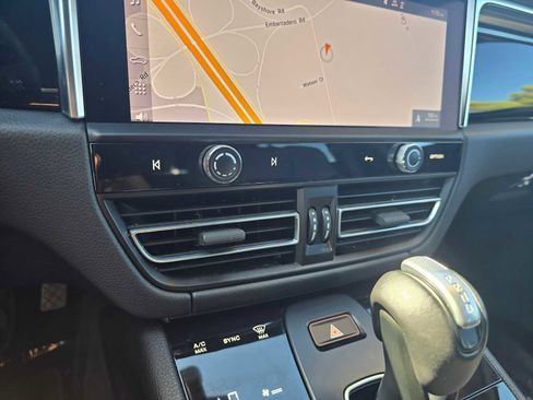 Used 2024 Porsche Macan image 61