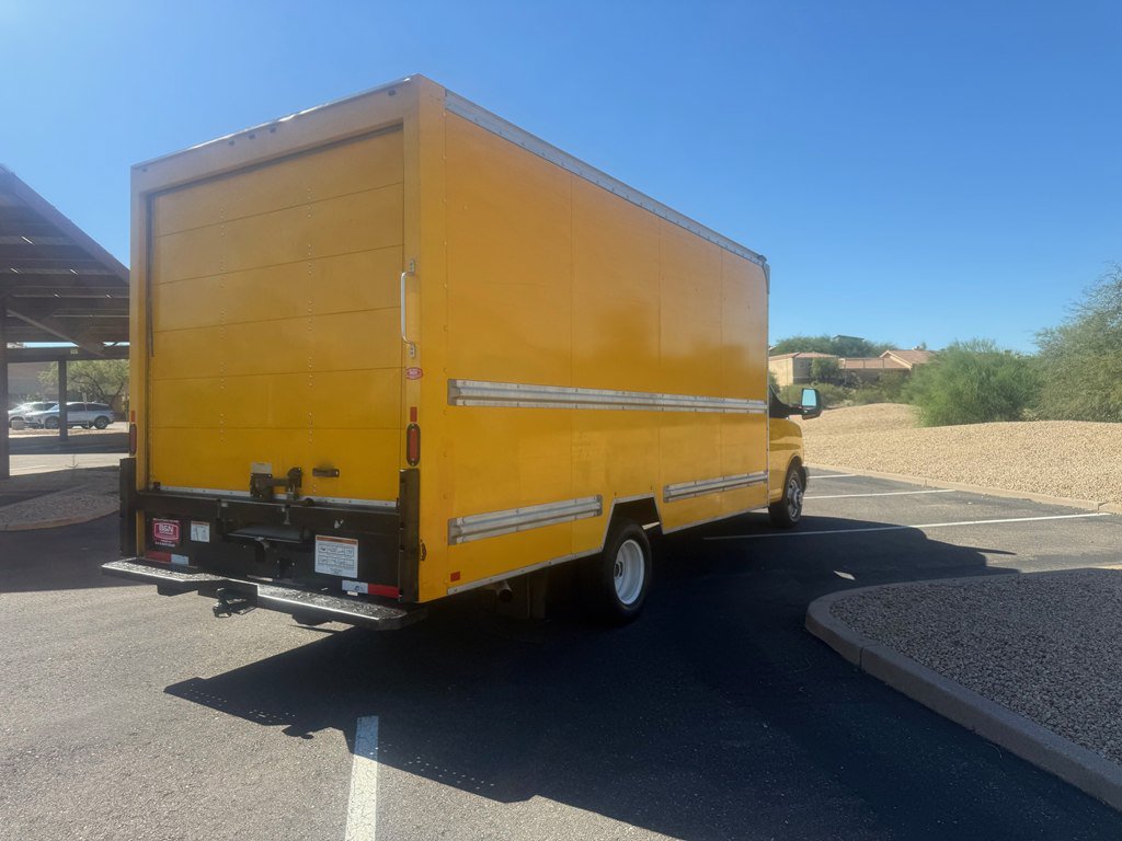 Used 2018 GMC Savana 3500 Extended w/ Driver Convenience Package RWD image 5