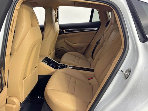 Used 2021 Porsche Panamera w/ Premium Package image 43