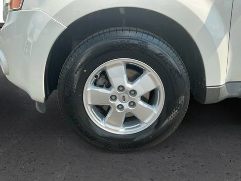 Used 2011 Ford Escape XLS w/ 102A Rapid Spec Order Code FWD image 13