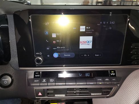 Used 2025 Toyota Camry XLE image 22