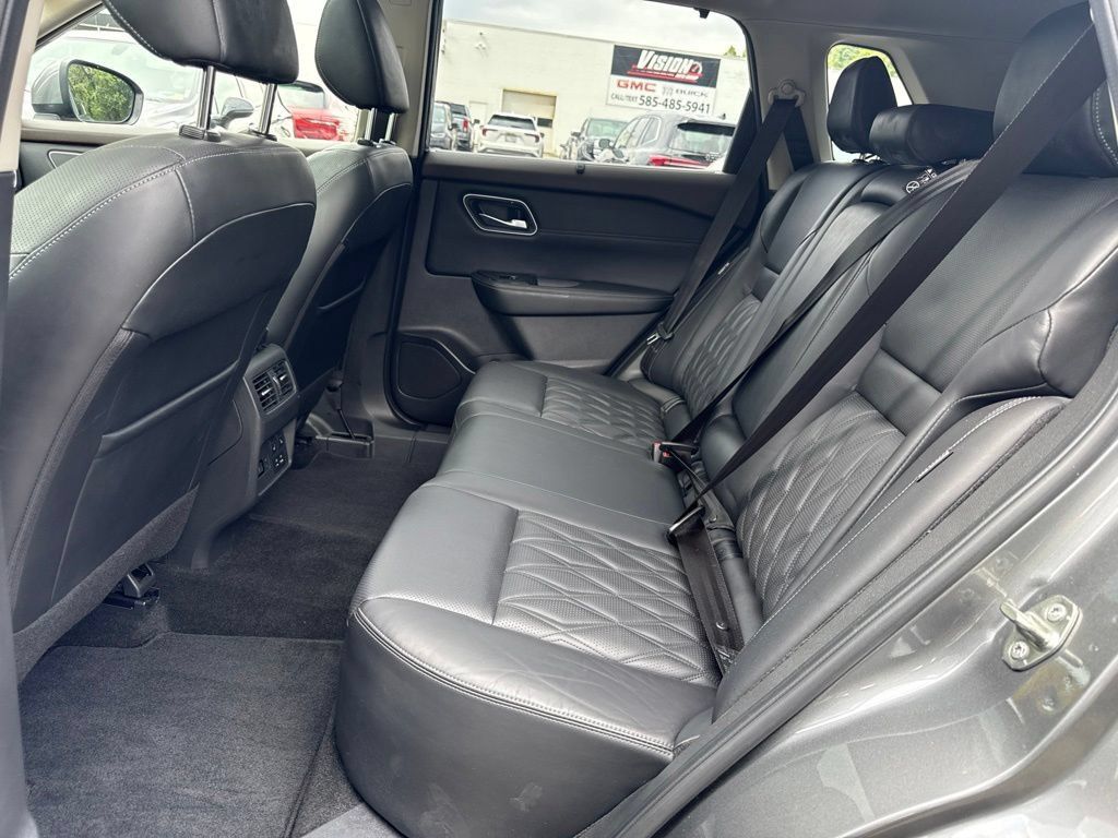 Used 2021 Nissan Rogue Platinum AWD/4WD image 13