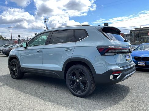 New 2025 Volkswagen Taos SEL image 6