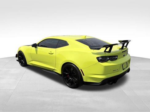 Used 2019 Chevrolet Camaro ZL1 RWD image 15