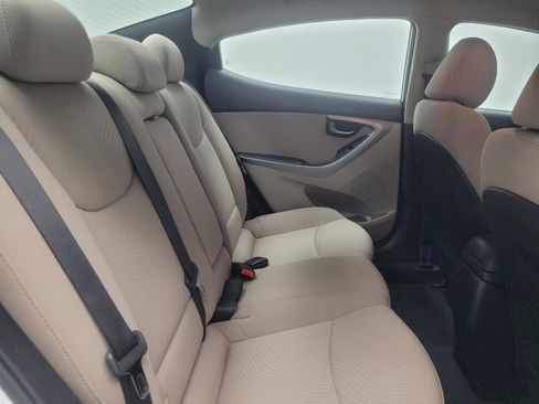 Used 2014 Hyundai Elantra SE w/ Option Group 02 FWD image 19