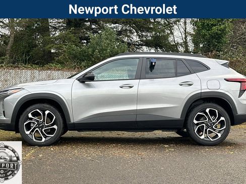 New 2026 Chevrolet Trax RS w/ Sunroof Package image 8