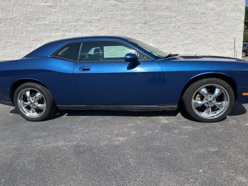 Used 2010 Dodge Challenger SE image 5