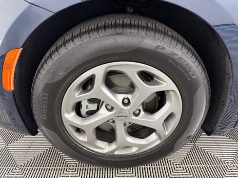 Used 2024 Chrysler Pacifica Limited image 11