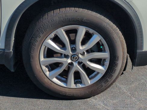 Used 2018 Nissan Rogue SV w/ Premium Package image 12