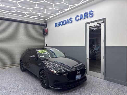 Used 2021 MAZDA MAZDA3 Hatchback w/Premium Plus Pkg image 8