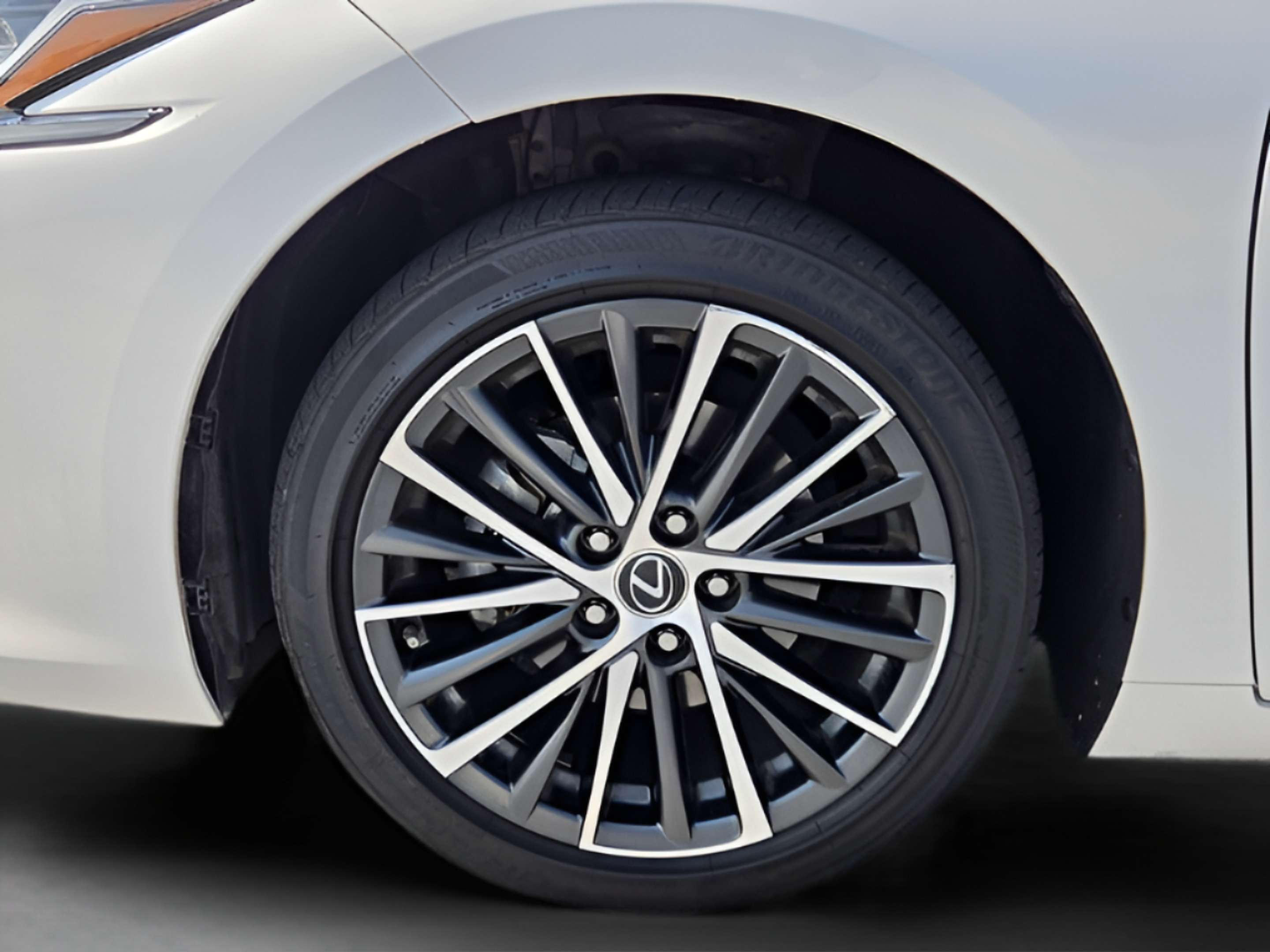 Certified 2023 Lexus ES 300h w/ Premium Package FWD image 32