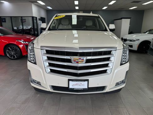 Used 2015 Cadillac Escalade Luxury image 8