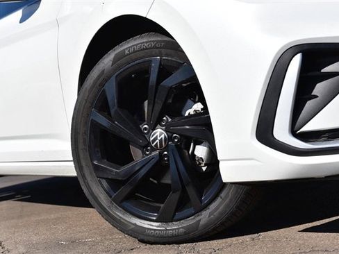 Used 2025 Volkswagen Jetta SE w/ Sunroof Package image 3