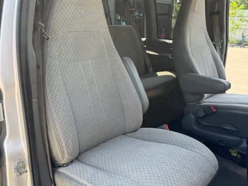 Used 2017 Chevrolet Express 3500 LT w/ LT Preferred Equipment Group RWD image 33