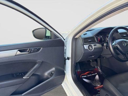 Used 2019 Volkswagen Passat 2.0T Wolfsburg w/ Wheels & Sunroof Package FWD image 11