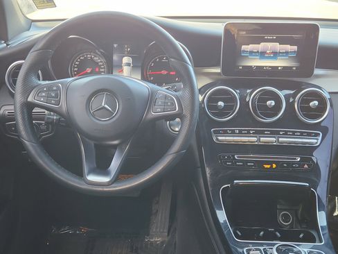 Used 2018 Mercedes-Benz GLC 300 4MATIC image 16