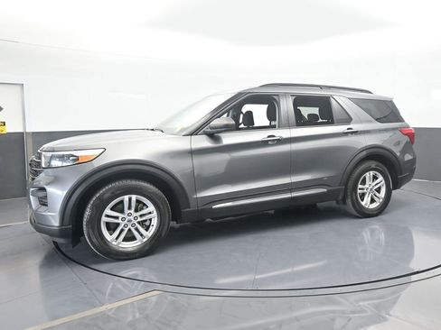 Used 2023 Ford Explorer XLT image 2