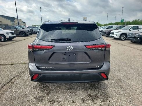 Used 2023 Toyota Highlander XLE FWD image 23