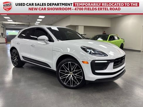 Used 2024 Porsche Macan AWD/4WD image 1