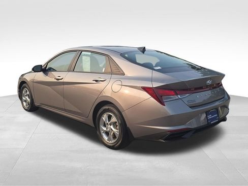 Used 2023 Hyundai Elantra SE FWD image 4