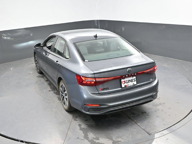 Used 2025 Volkswagen Jetta SE FWD image 38