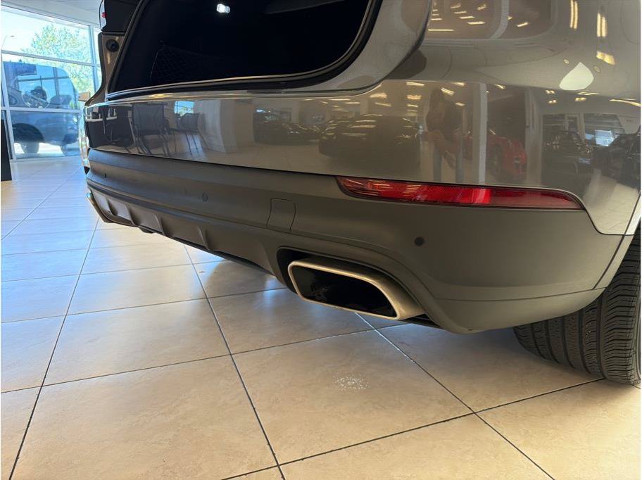 Used 2023 Porsche Cayenne AWD/4WD image 49