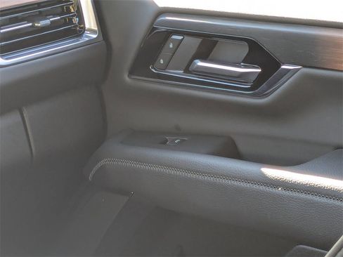 Used 2025 GMC Yukon Denali image 14