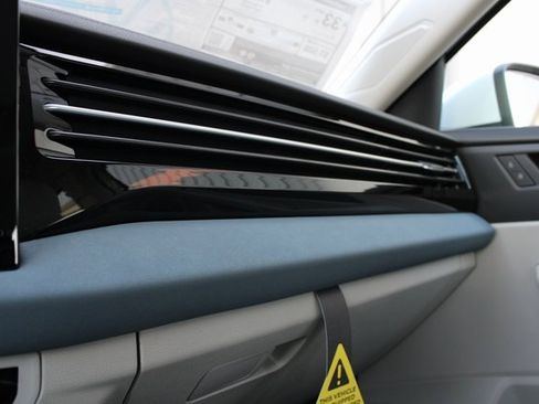 New 2026 Volkswagen Jetta SE image 8